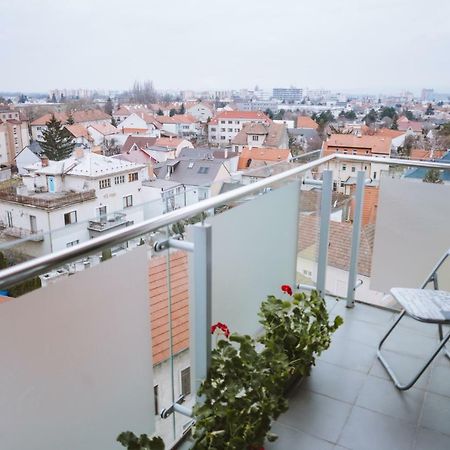 Design Apartment, The City Centre Close To The Health Spa Piest'any Exterior photo