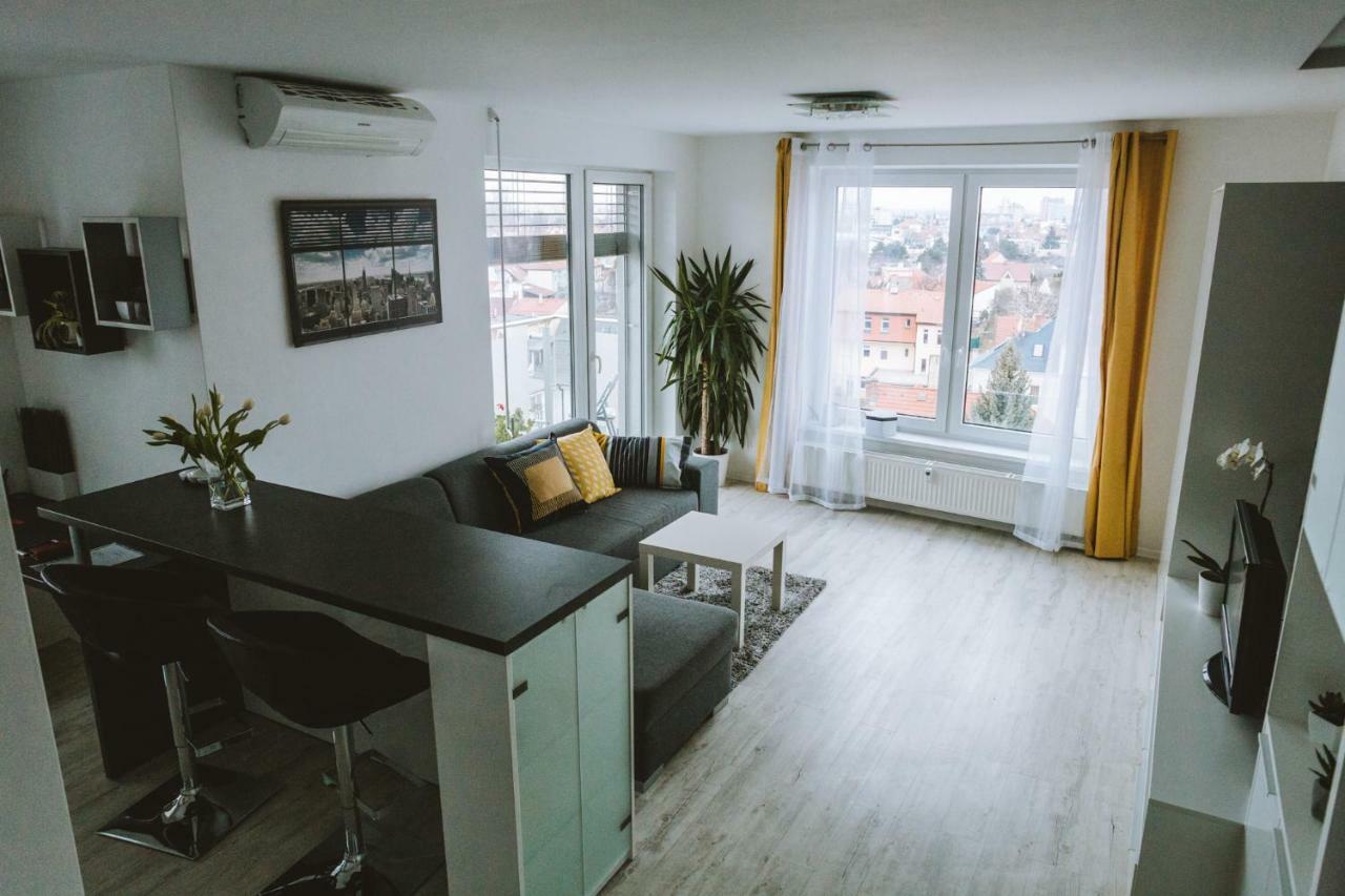 Design Apartment, The City Centre Close To The Health Spa Piest'any Exterior photo