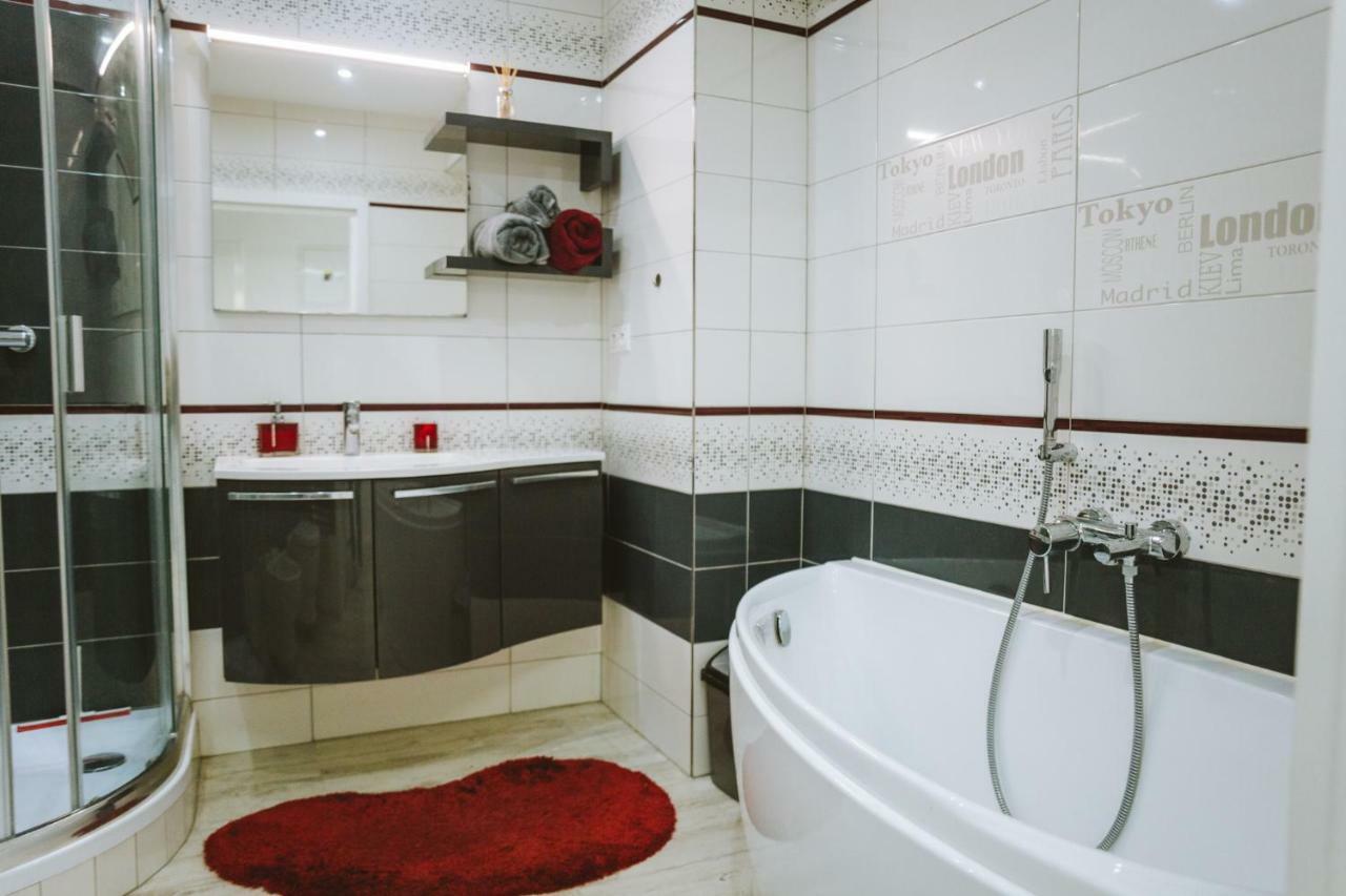 Design Apartment, The City Centre Close To The Health Spa Piest'any Exterior photo