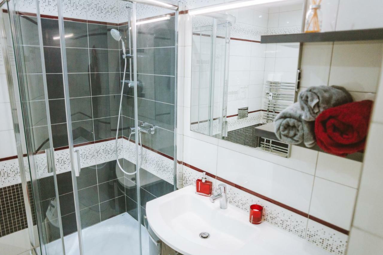 Design Apartment, The City Centre Close To The Health Spa Piest'any Exterior photo