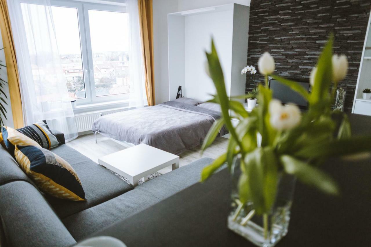 Design Apartment, The City Centre Close To The Health Spa Piest'any Exterior photo
